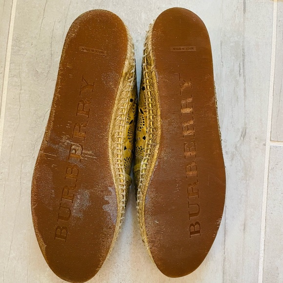 Authentic Burberry leather flats. Made in Spain. Size 8. Soft and comfy. - Picture 4 of 13
